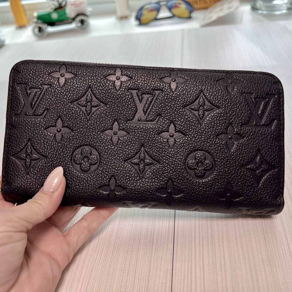 Louis Vuitton Zippy Wallet - navy
